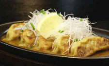 釜揚鉄板ピリ辛餃子.jpg 釜揚鉄板ピリ辛餃子.jpg